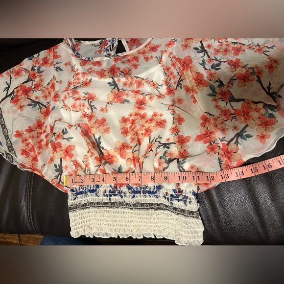 Papaya Floral Blouse. Size Small - Picture 5 of 6